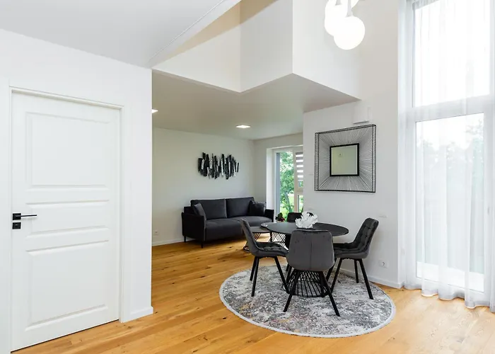 Luxury - Perliukas 팔랑가